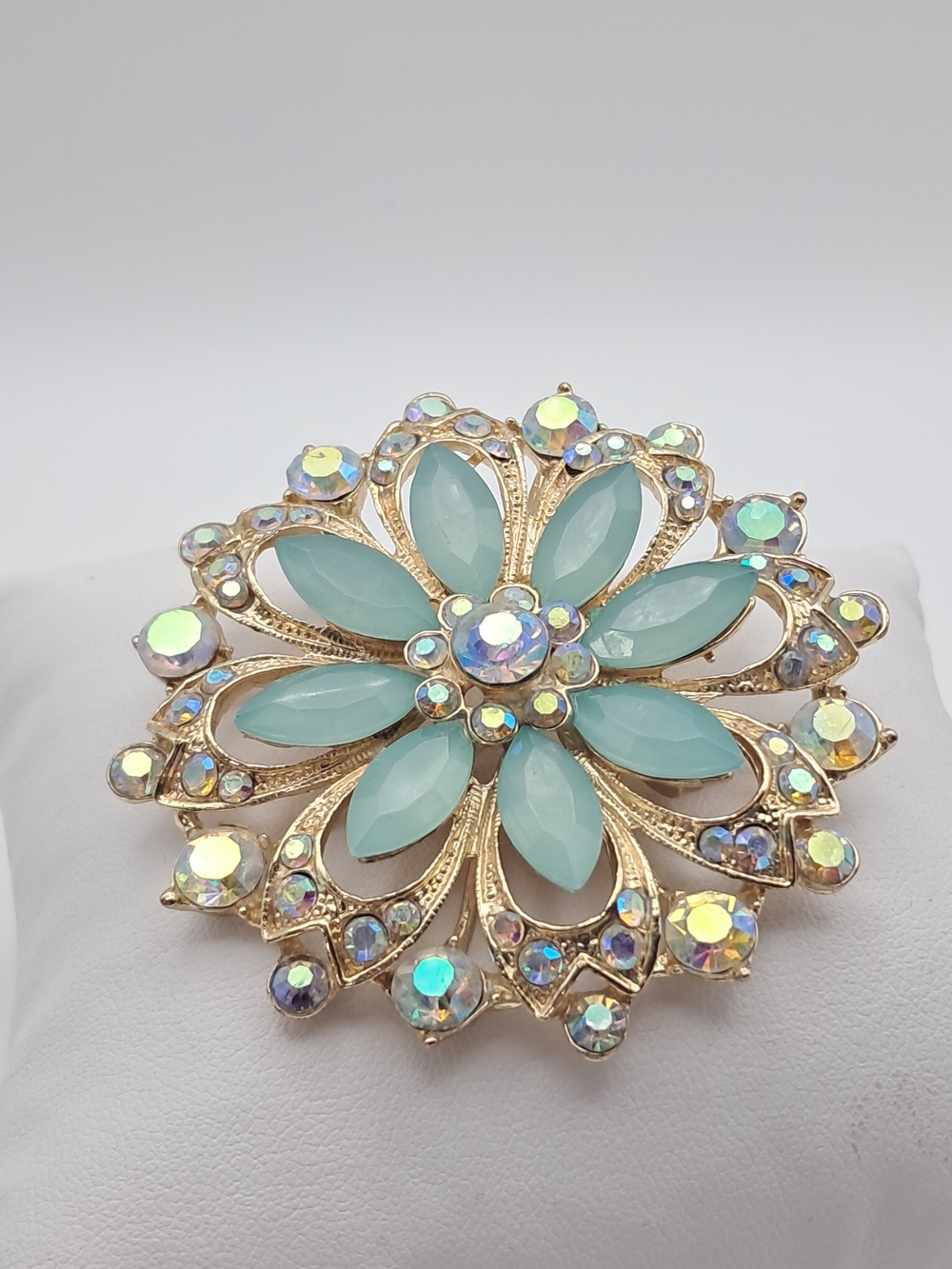 Sparkly Gold-Tone Mint Green Flower Crystal Brooch Pin Iridescent Jewels Petals